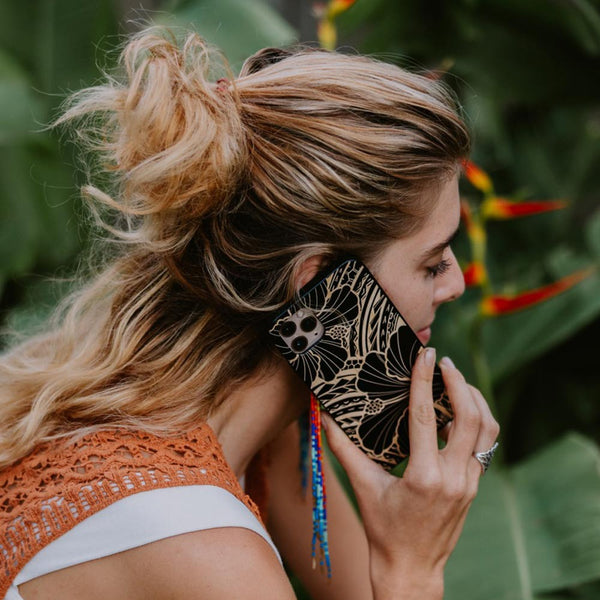 Tribal Hibiscus Wood Case Black (iPhone)