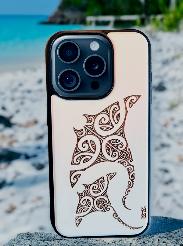 Wood Manta Ray Tribal Design White iPhone 15 Pro